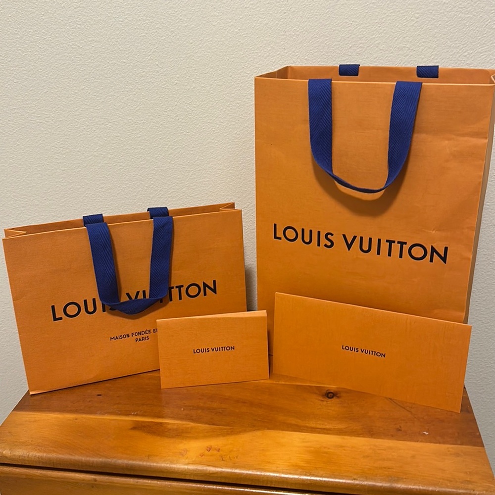 🎁 Louis Vuitton bags and receipt envelopes 🎁